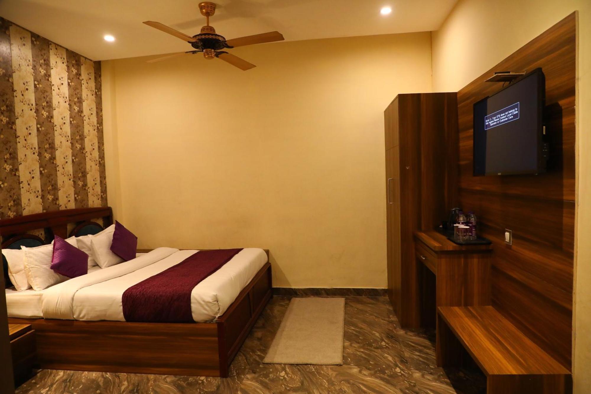 Perfectstayz Premium @Harkipauri Road Haridwār Quarto foto